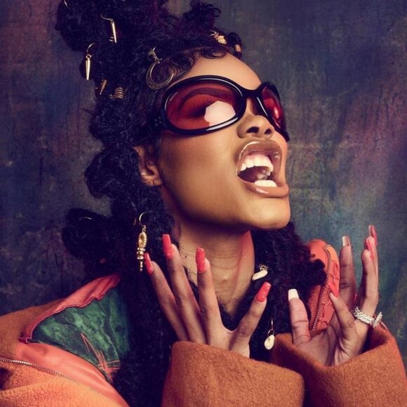 Gucci GG1381S 001 Sunglasses Shiny Black Cat Eye Frame, Red Lenses - Picture 4 of 11